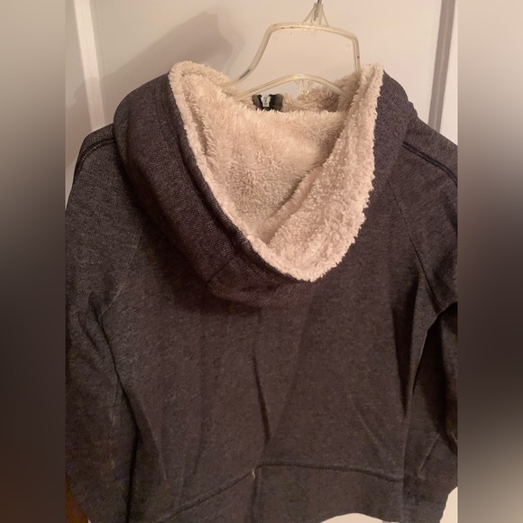 Puma - zip high-neck dark grey sweatshirt, fuzzy hood - size small - Picture 10 of 12